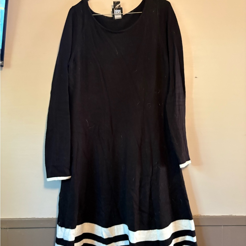 JH Design’s Elegant women’s Black and White Long Sleeve Dress